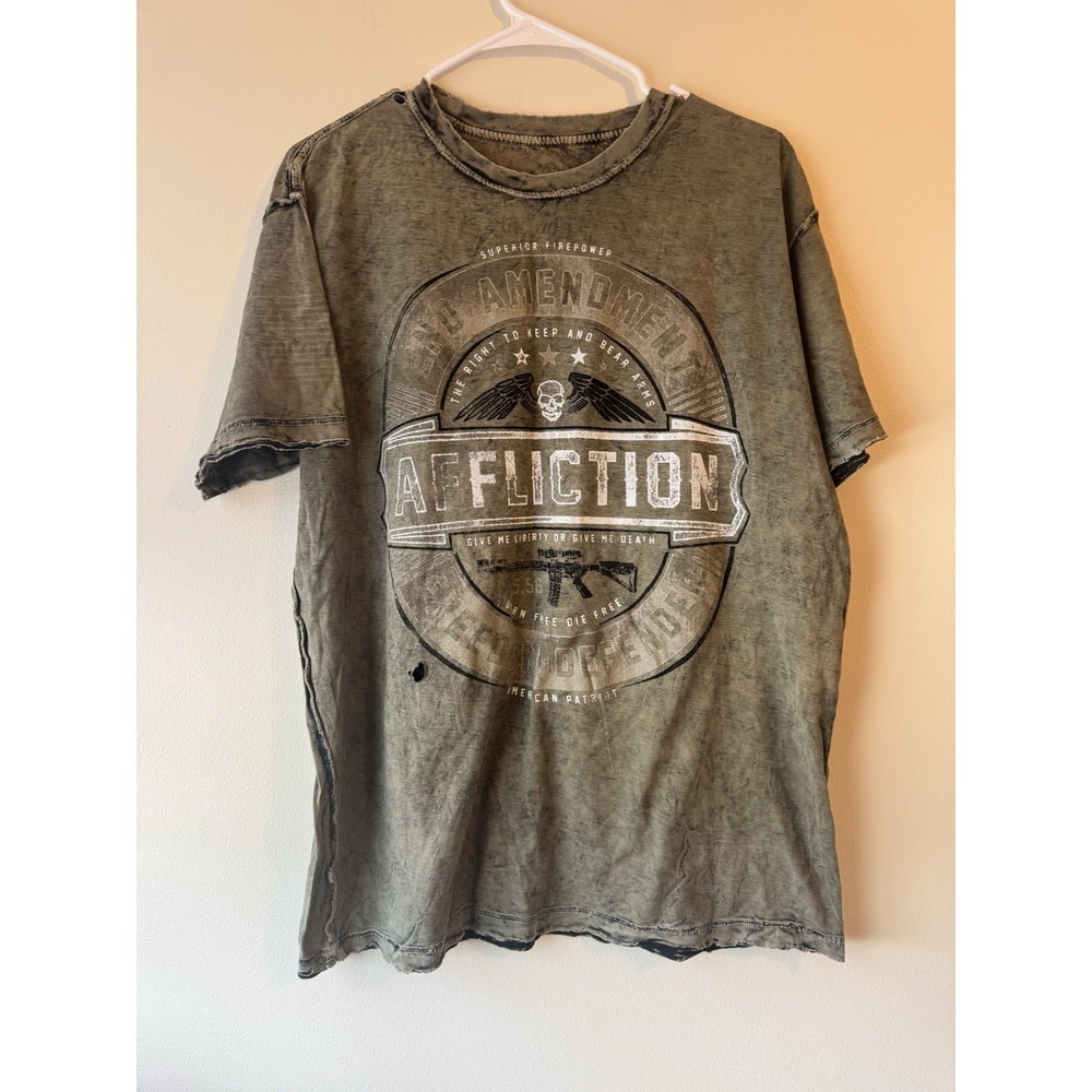 Affliction Graphic Tee‎ with A Distressed Or Vintage Style Size Large.